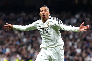Mbappe đoạt Chiếc giày vàng, tái hiện thành tích của Ronaldo và Messi