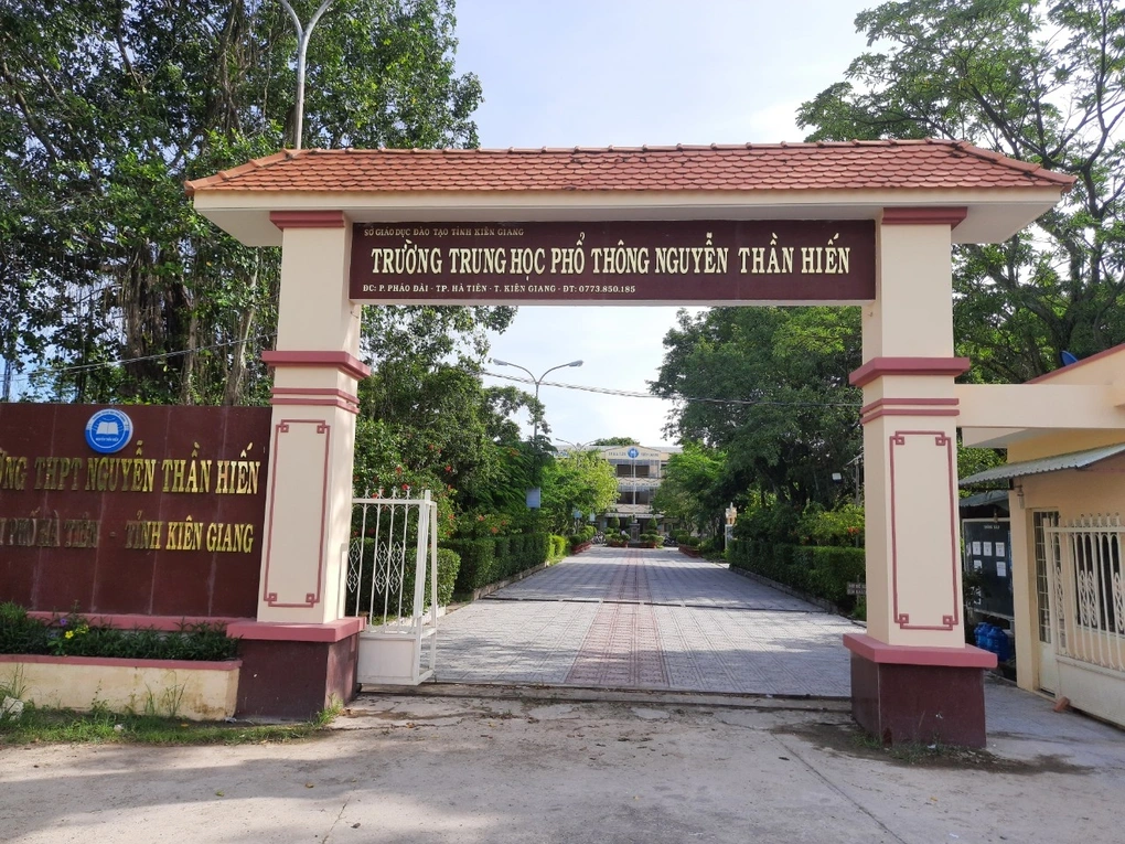 Vụ nữ sinh mang thai 26 tuần: Dạy con phòng cả giáo viên? - 1 Vụ nữ sinh mang thai 26 tuần: Dạy con phòng cả giáo viên? - 1