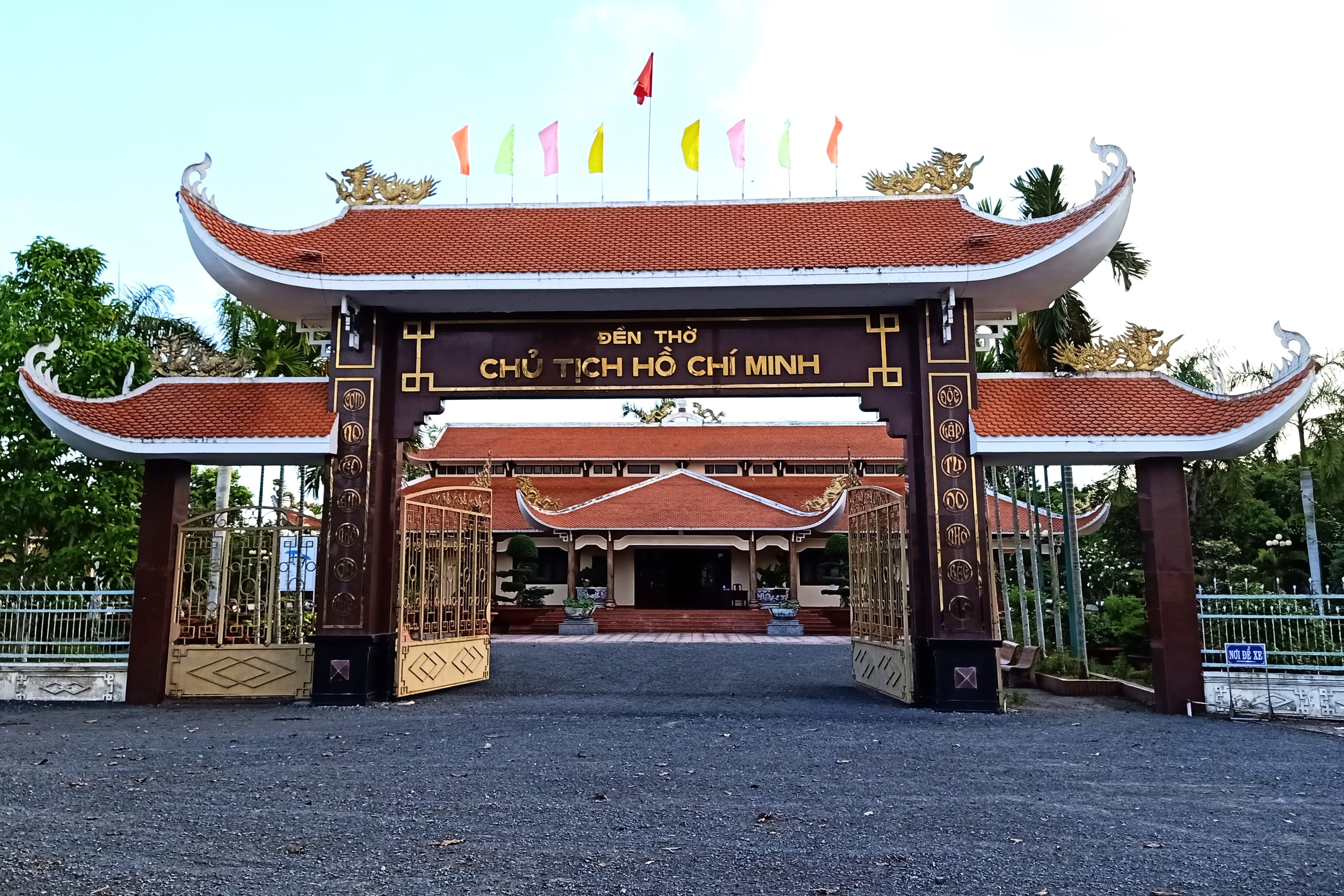 Bac Lieu៖ អុជធូបរំលឹកវិញ្ញាណក្ខន្ធលោកពូក្នុងឱកាសខួបលើកទី៧៩នៃទិវាបុណ្យជាតិ - ១ Bạc Liêu: Dâng hương tưởng nhớ Bác Hồ nhân kỷ niệm 79 năm ngày Quốc khánh - 1