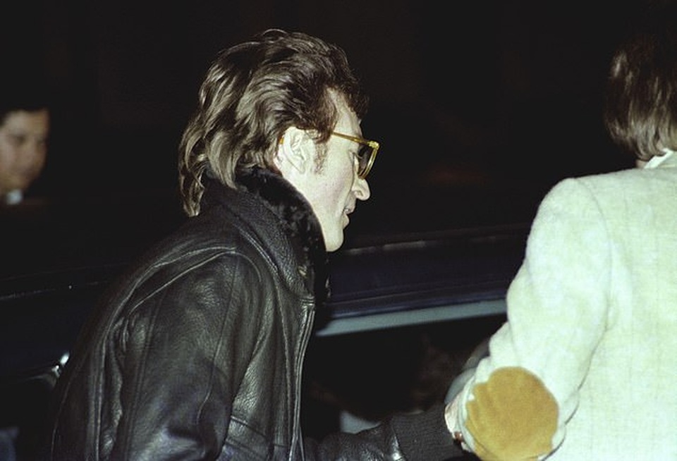 Khoảnh khắc huyền thoại âm nhạc John Lennon ký tên lưu niệm cho kẻ sát nhân - 5 Khoảnh khắc huyền thoại âm nhạc John Lennon ký tên lưu niệm cho kẻ sát nhân - 5