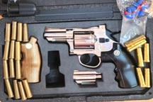 Người đàn ông cất giấu nhiều súng, đạn tại phòng trọ ở Đà Lạt