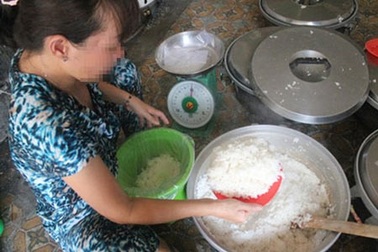 “Phép lạ” hóa chất: Cơm bẩn, thịt thối hóa thơm ngon