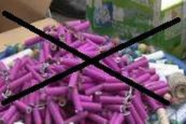 Dùng gạch đập pháo, 4 cán bộ tiêu hủy vật chứng bị thương