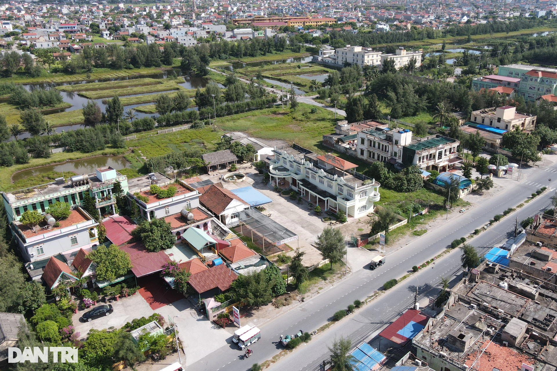 Những dãy ki ốt tan hoang ven biển Nam Định trước ngày bị xóa sổ - 19 Những dãy ki ốt tan hoang ven biển Nam Định trước ngày bị xóa sổ - 19
