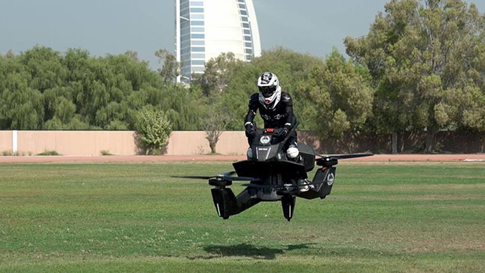 Cảnh sát Dubai ngã lộn nhào khi thử nghiệm xe bay - 4 Cảnh sát Dubai ngã lộn nhào khi thử nghiệm xe bay - 4
