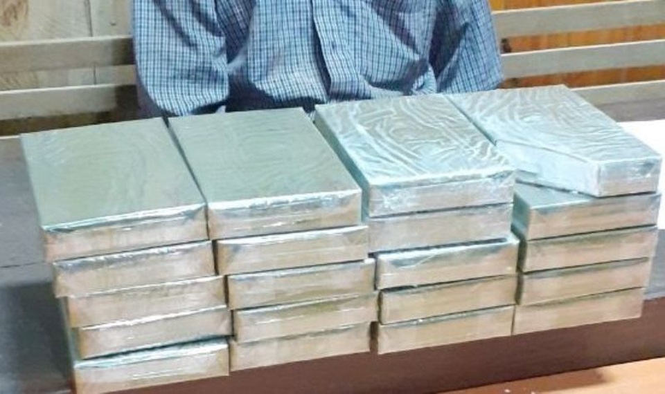 Vận chuyển 20 bánh heroin để lấy 30 triệu tiền công - 2 Vận chuyển 20 bánh heroin để lấy 30 triệu tiền công - 2