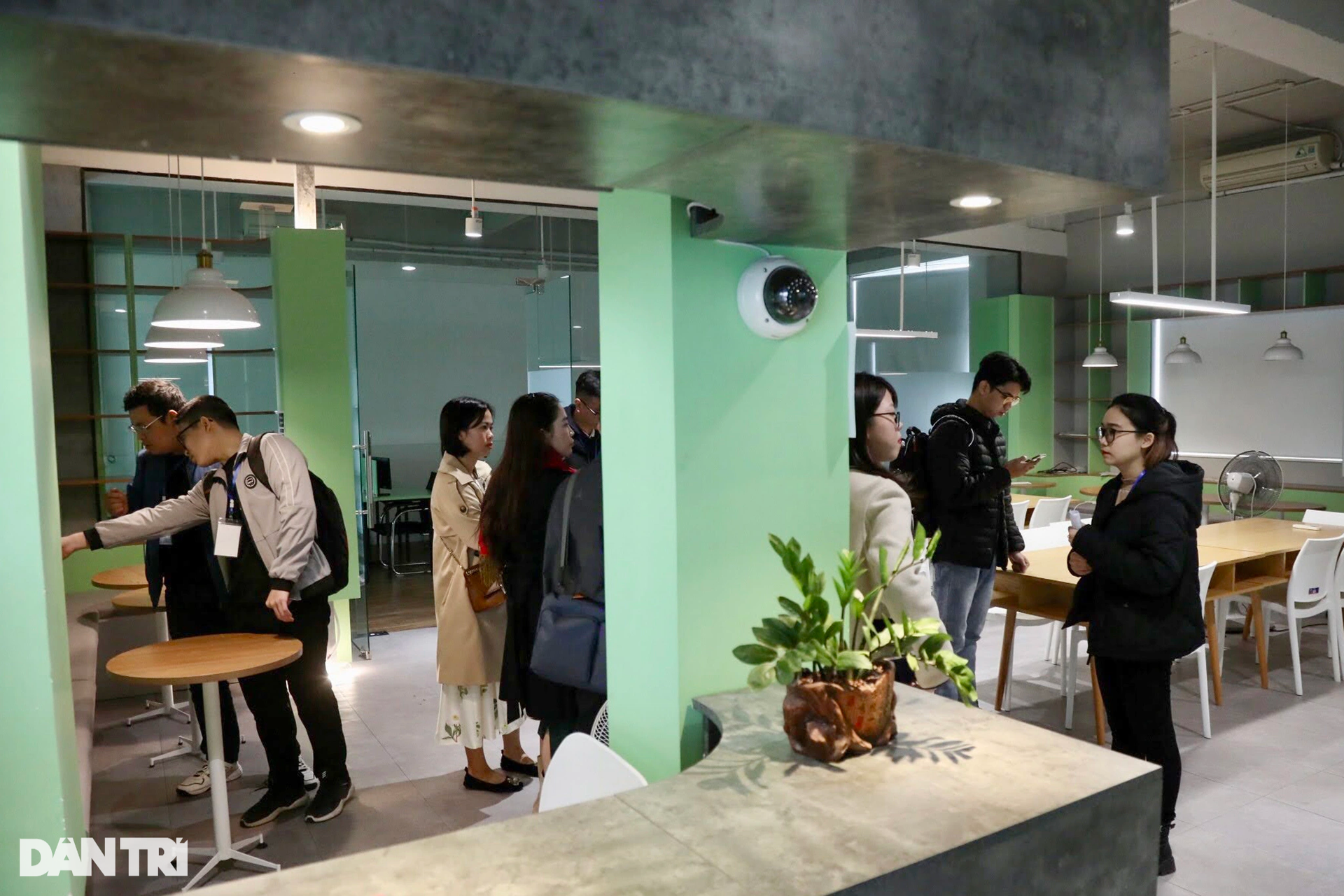 Sôi nổi vòng thi Hackathon xuyên đêm Cuộc thi Sáng kiến An toàn giao thông - 13 Sôi nổi vòng thi Hackathon xuyên đêm Cuộc thi Sáng kiến An toàn giao thông - 13