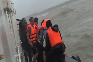 Trung Quốc giải cứu 48 thuyền viên Việt Nam gặp nạn