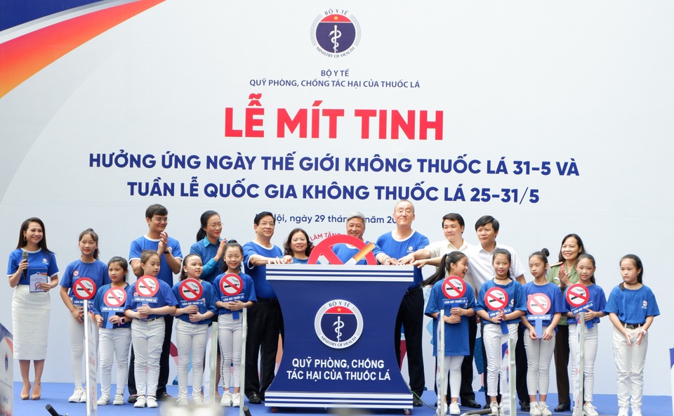 Chuyên gia cảnh báo thuốc lá điện tử nguy hại với giới trẻ - 1 Chuyên gia cảnh báo thuốc lá điện tử nguy hại với giới trẻ - 1