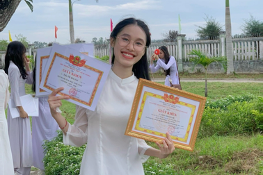 Nghiên cứu ứng dụng hỗ trợ tâm lý, nữ sinh Quảng Nam nhận học bổng đại học 50%