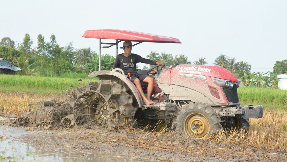Dòng máy kéo Yanmar YM3: máy khỏe, chạy nhanh, thiết kế đẹp - 3 Dòng máy kéo Yanmar YM3: máy khỏe, chạy nhanh, thiết kế đẹp - 3