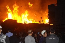 Cận cảnh vụ hỏa hoạn dữ dội thiêu rụi xưởng gỗ