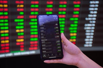 Chứng khoán vượt 1.700 điểm, nhà đầu tư vẫn chưa được vui