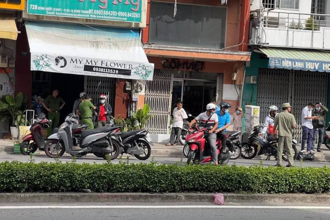 Bắt nóng nghi phạm dùng búa cướp tiệm vàng ở TPHCM - 1 Bắt nóng nghi phạm dùng búa cướp tiệm vàng ở TPHCM - 1