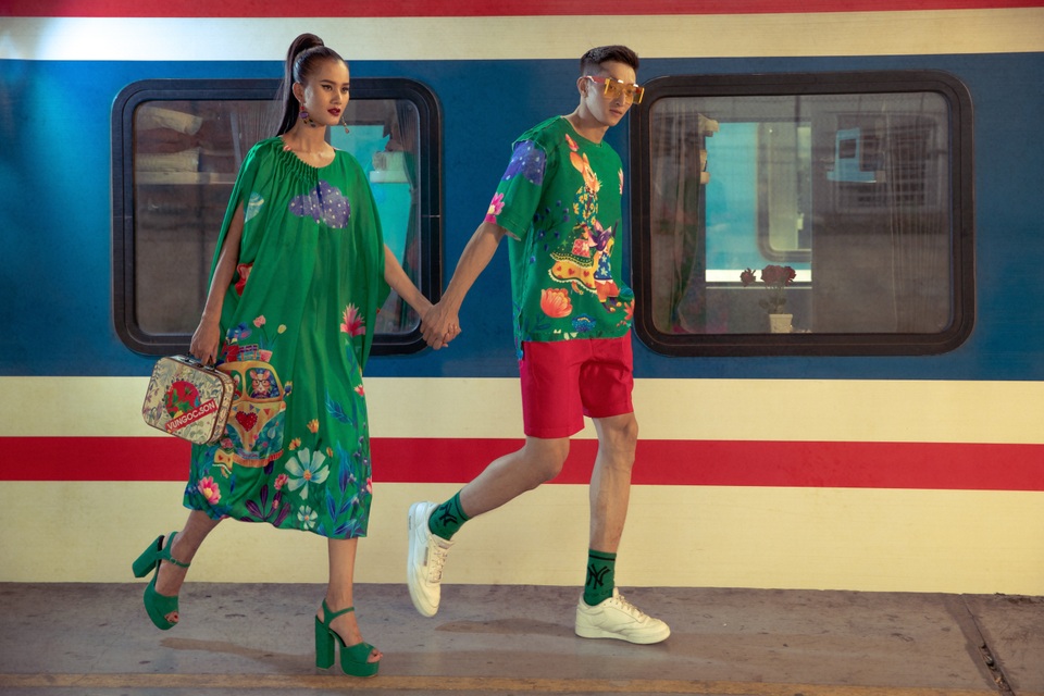 Dàn chân dài rực rỡ sắc màu đón năm mới - 3