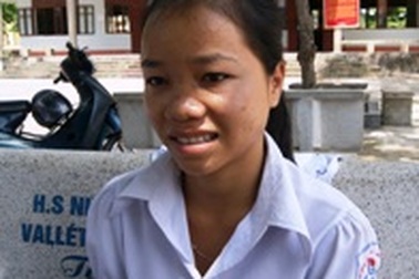 Nữ sinh đầu tiên của người Ma Coong tham dự kỳ thi tú tài