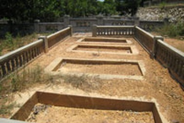 Những người đào huyệt mộ