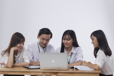 Học khối ngành dịch vụ để đón đầu xu thế việc làm