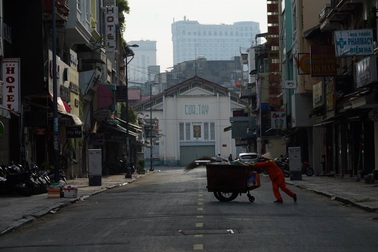 MV "Thương nhớ Sài Gòn" gây xúc động những ngày Sài Gòn căng mình chống dịch