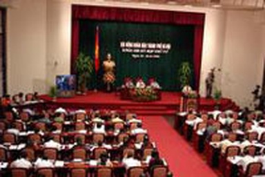 Đất đai làm "nóng" nghị trường