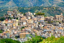 Kỳ lạ thị trấn cổ ở Italia rao bán nhà với giá rẻ hơn 1 ly cà phê