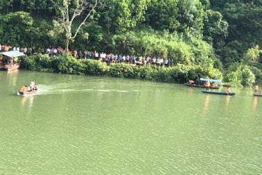 7 thanh niên bị lật thuyền khi đi chơi thác, 3 người tử vong