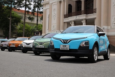 Người dùng đặt VF 5 Plus để xuyên Việt