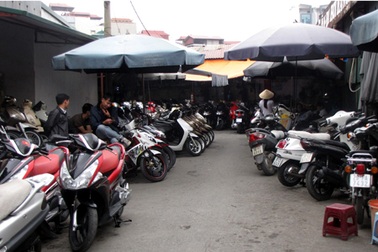 Hà Nội: Di dời chợ xe máy cũ Dịch Vọng?