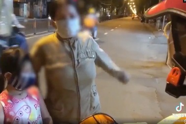 Làm từ thiện theo kiểu "ban ơn", người nhận quà liệu có "nuốt" nổi?