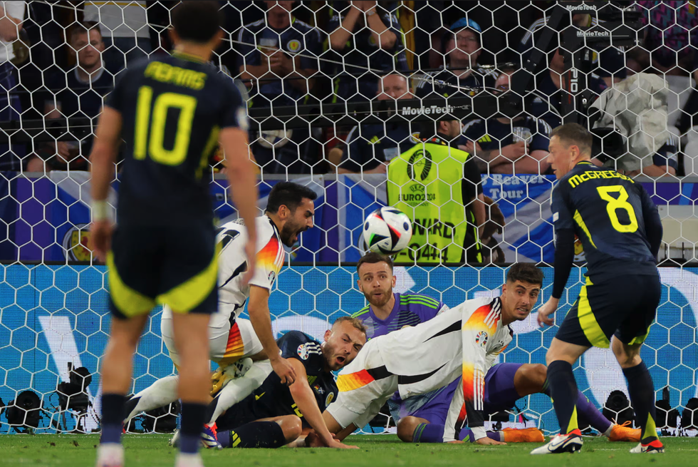 Đội tuyển Đức: Cỗ xe tăng đa sắc và nhạc trưởng kỳ tài Toni Kroos - 2 Đội tuyển Đức: Cỗ xe tăng đa sắc và nhạc trưởng kỳ tài Toni Kroos - 2