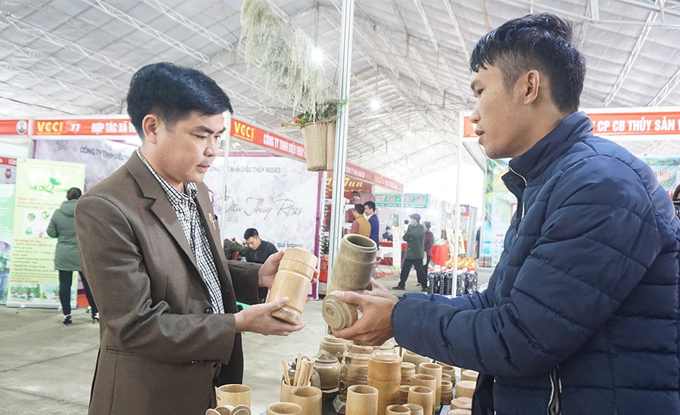 Những người bắt rễ tre đẻ tiền - 2 Những người bắt rễ tre đẻ tiền - 2