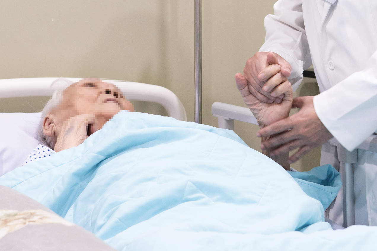 Người đàn ông bị bò húc thẳng vào bụng nguy kịch - 3