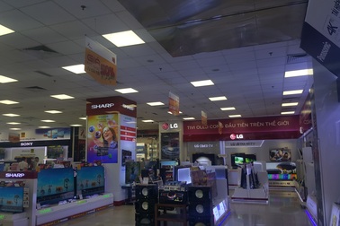 TV 4K giảm giá mạnh hút khách, TV màn hình cong vẫn kén người mua