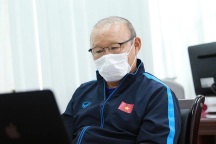 Trong phòng cách ly, HLV Park Hang Seo đau đầu về đội tuyển Việt Nam