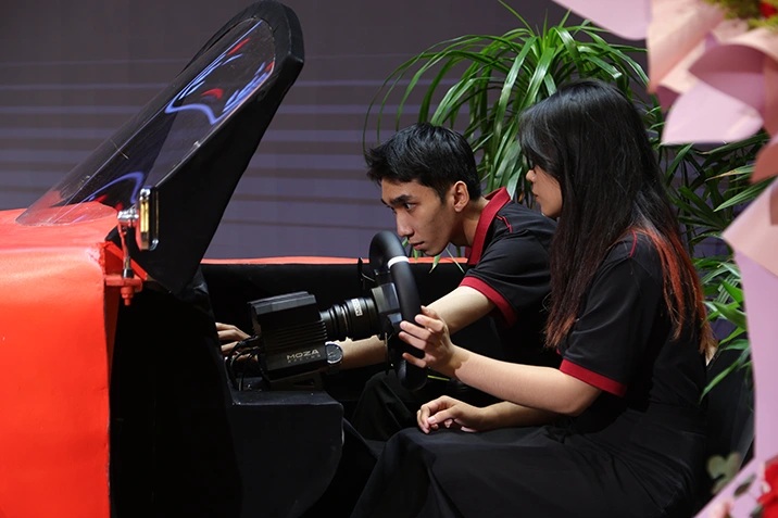 បើកដំណើរការបច្ចេកវិទ្យាក្លែងធ្វើក្នុងវគ្គបណ្តុះបណ្តាលវិស្វកម្មរថយន្តនៅទីក្រុង Da Nang - ១ Ra mắt công nghệ mô phỏng trong đào tạo kỹ thuật ô tô tại Đà Nẵng - 1