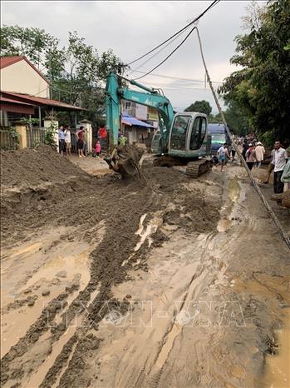 Lũ ống bất ngờ đổ về trong đêm, 2 người chết, 1 người mất tích - 3 Lũ ống bất ngờ đổ về trong đêm, 2 người chết, 1 người mất tích - 3