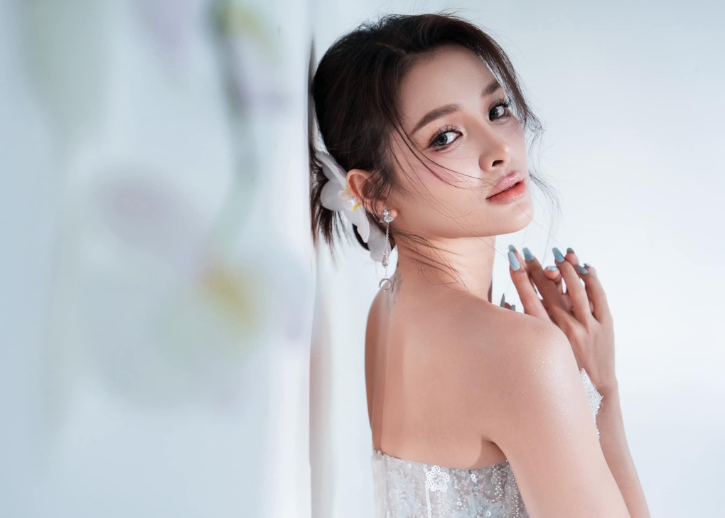 Phương Trinh Jolie xin lỗi vì bình luận kém duyên về ngoại hình Hương Ly - 1 Phương Trinh Jolie xin lỗi vì bình luận kém duyên về ngoại hình Hương Ly - 1