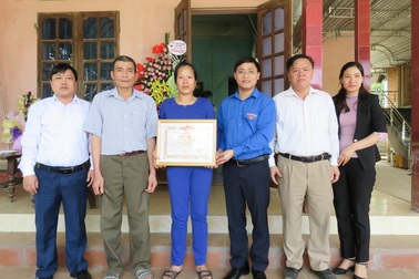 Gia đình thủ môn Bùi Tiến Dũng đón thêm niềm vui