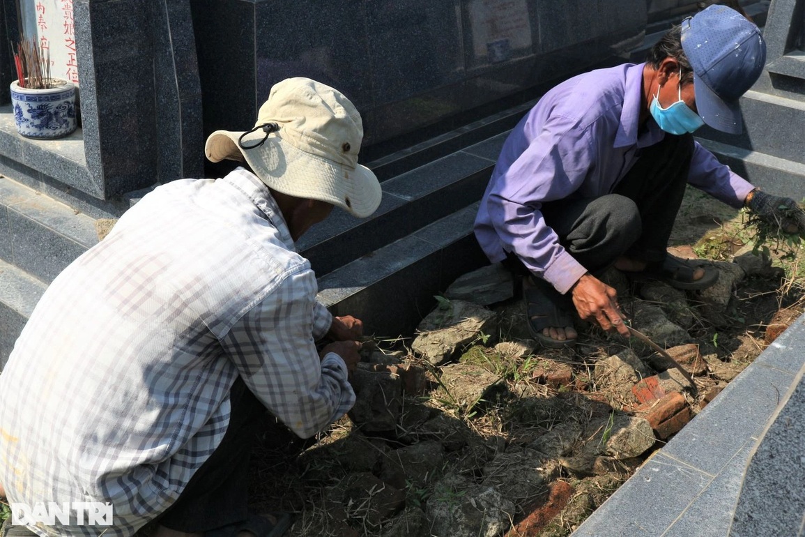 Nghề dọn nhà cho người đã khuất tất bật ngày cuối năm - 2 Nghề dọn nhà cho người đã khuất tất bật ngày cuối năm - 2