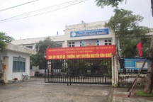 Hàng ngàn giáo viên vượt mưa lũ đi thi viên chức nhưng bị hủy ở phút chót