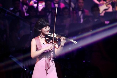 Ấn tượng đêm nghệ thuật của “binh đoàn” sắc đẹp Triều Tiên tại Hàn Quốc