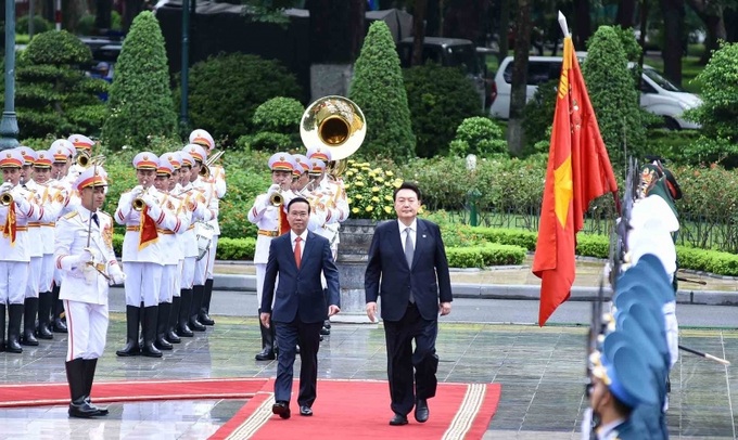 Chủ tịch nước Võ Văn Thưởng mời Tổng thống duyệt Đội Danh dự Quân đội Nhân dân Việt Nam