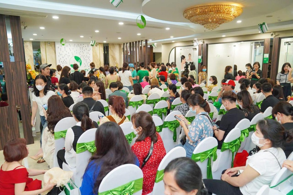 Hàng nghìn tín đồ làm đẹp mừng sinh nhật tuổi 27 của Thu Cúc - 3 Hàng nghìn tín đồ làm đẹp mừng sinh nhật tuổi 27 của Thu Cúc - 3