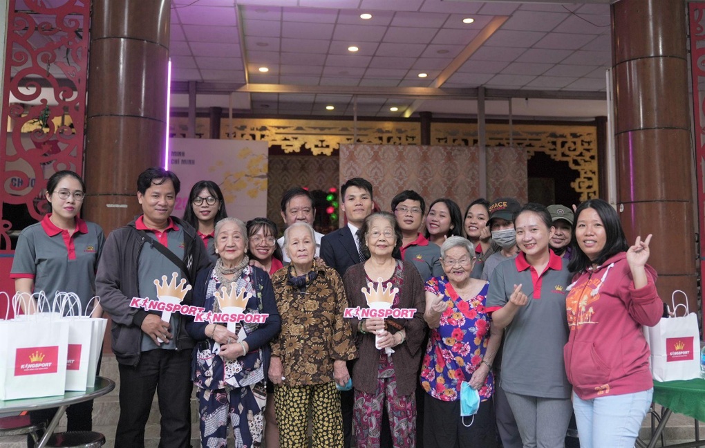 KingSport mang Vu Lan hạnh phúc đến với những người cao tuổi neo đơn tại các Viện dưỡng lão - 2 KingSport mang Vu Lan hạnh phúc đến với những người cao tuổi neo đơn tại các Viện dưỡng lão - 2