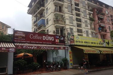 Lấn chiếm đất mặt tiền để... bán bún, cà phê