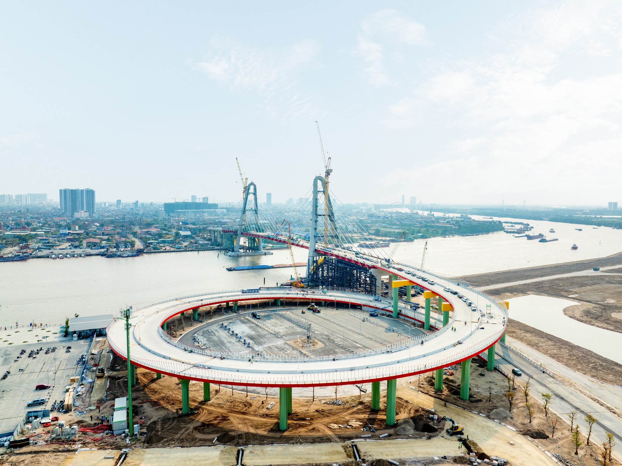 Vinhomes Royal Island thu hút cư dân nhờ hạ tầng hoàn thiện - 1