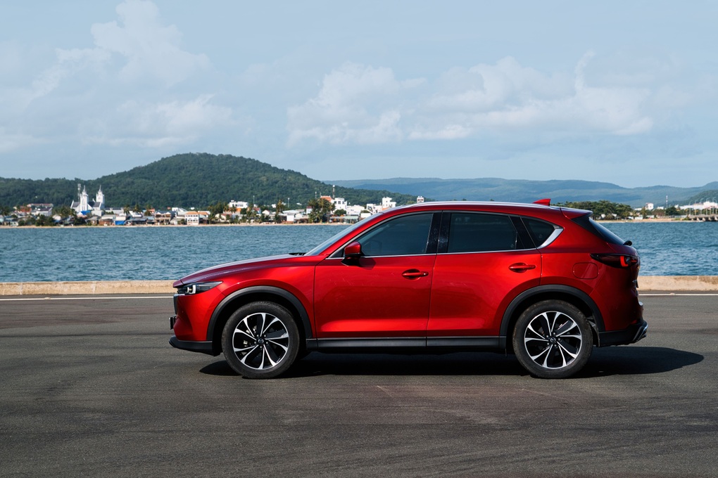 Mazda CX-5 thêm trang bị mới, ưu đãi đến 40 triệu đồng - 1 Mazda CX-5 thêm trang bị mới, ưu đãi đến 40 triệu đồng - 1