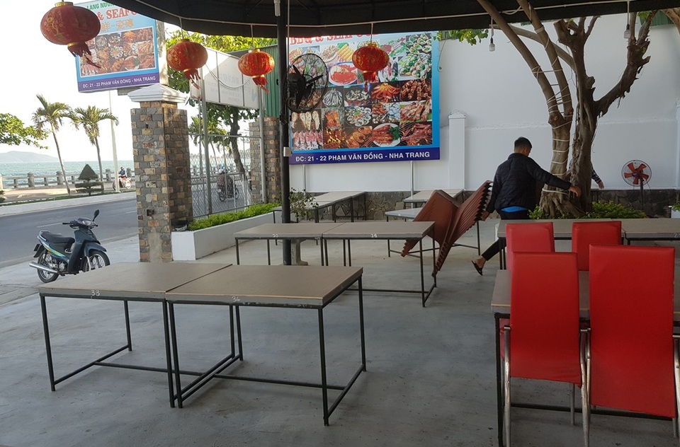 Nha Trang: Hàng loạt nhà hàng hải sản đóng cửa vì vắng khách - 5 Nha Trang: Hàng loạt nhà hàng hải sản đóng cửa vì vắng khách - 5
