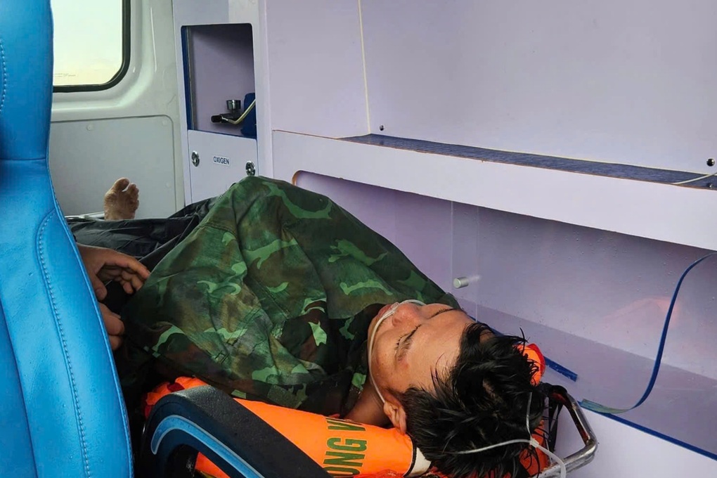 Vụ 2 tàu cá chìm trên biển: Ngư dân ôm phao giành giật sự sống giữa biển - 3 Vụ 2 tàu cá chìm trên biển: Ngư dân ôm phao giành giật sự sống giữa biển - 3