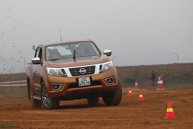 Nissan NP300 Navara có gì mới?
